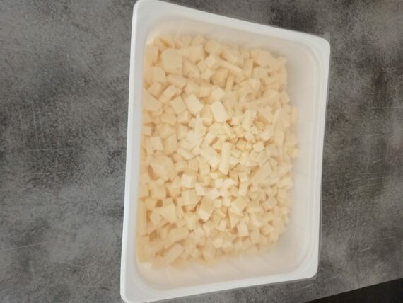 Mozzarella Pizza tärnad 2,5kg, förpackad i plasttråg i modifierad atmosfär (MAP)
