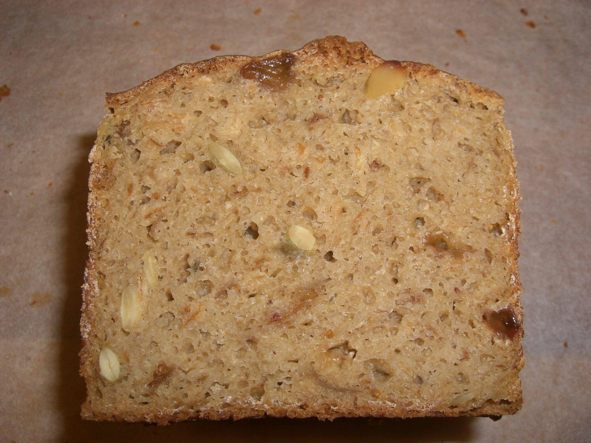 Glutenfritt fruktnötbröd