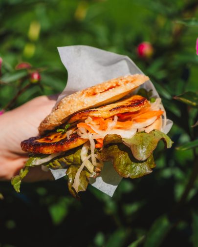 Hamburgerbröd Linbageriet fermenterade grönsaker Therese Trädgårdsmat Grillost Hallå Mi